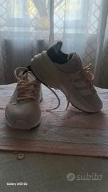 scarpe da ginnastica Adidas originali. 