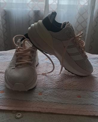 scarpe da ginnastica Adidas originali. 