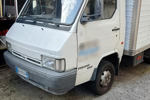 Nissan con sponda idraulica 