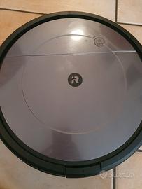 Robot che aspira  e lava i pavimenti in automatico