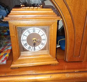 Orologio da tavolo da camino in legno di noce