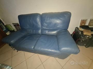 divano blu a 2 posti reclinabile