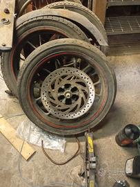 coppia ruote derby e tante altre moto 