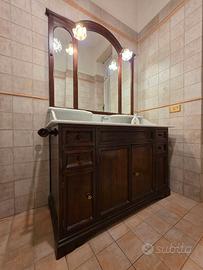 Elegante mobile in stile classico per bagno.