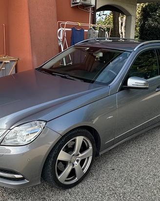 Mercedes E 250 CDI 4M Avantgarde S.W. - Unico prop