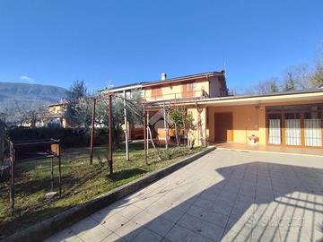 VILLA A SCHIERA A AGOSTA