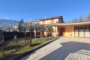 VILLA A SCHIERA A AGOSTA