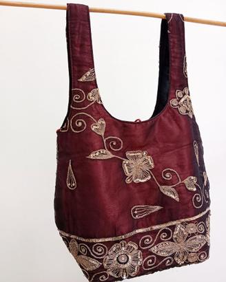 Borsa raso e organza con ricami dorati