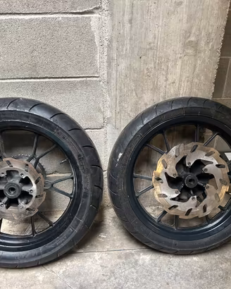 Cerchi motard gommati 17"