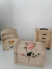 Portagioie in legno dipinto a mano