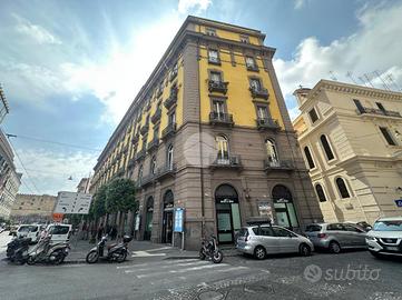 NEGOZIO A NAPOLI