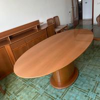 Tavolo ovale in legno