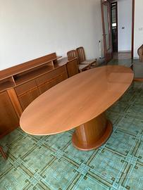 Tavolo ovale in legno