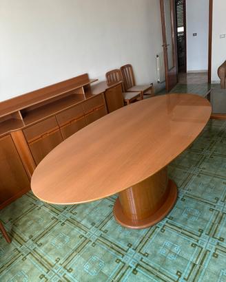 Tavolo ovale in legno