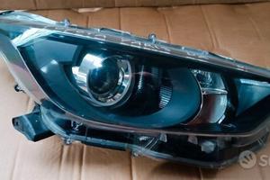 Faro anteriore destro Toyota Yaris