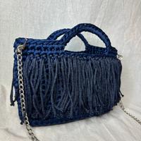 Borsa a tracolla blu con frange uncinetto cotone