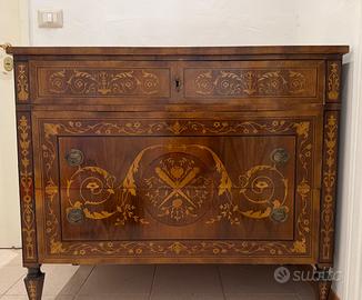 Cassettone antico intarsiato