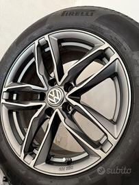 Cerchi in lega da 17 + 4 pneumatici Pirelli