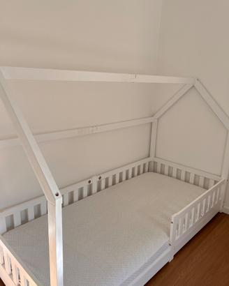 Letto montessoriano a casetta