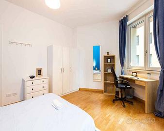 Stanza in appartamento di 137 m² a Milano