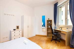 Stanza in appartamento di 137 m² a Milano