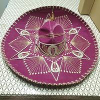 sombrero originale colore viola e oro 