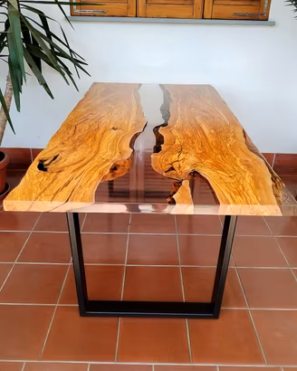 🌿 Tavoli in legno e resina su misura 