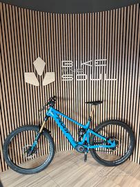 Pivot Shuttle AM Pro XO Bosh Race