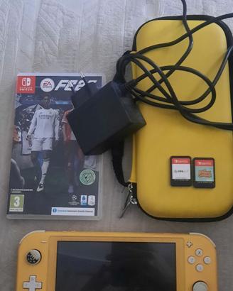 nintendo switch lite gialla con 3 giochi