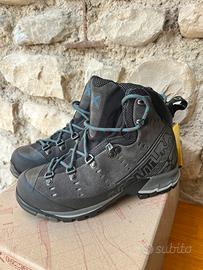 Scarponi Montura gore-tex n. 37.5