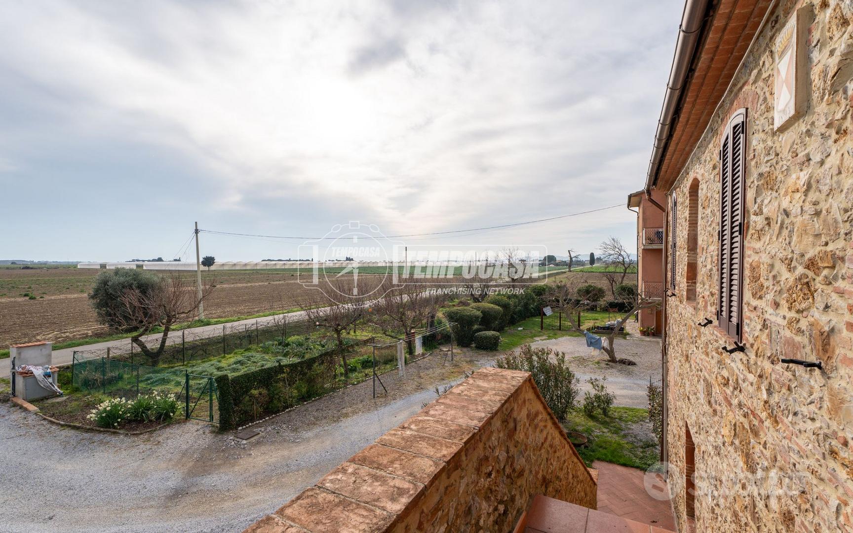 Appartamento completamente ristrutturato in contes - Vista 2