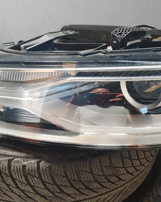fari anteriori Audi Q3 