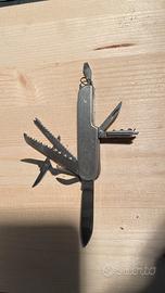 Coltellino multiuso tipo Swiss Army Knife