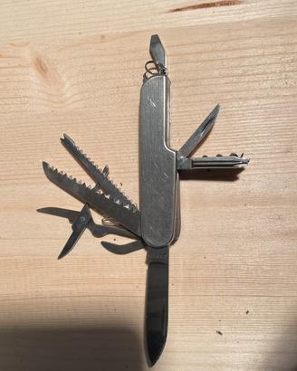 Coltellino multiuso tipo Swiss Army Knife