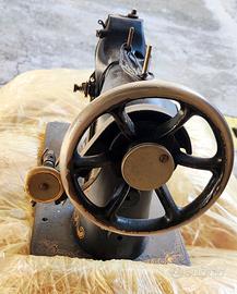 Macchina da cucire primi 900