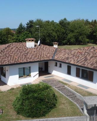 Villa indipendente su unico livello con 1.400 m...