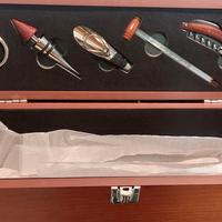attrezzature da sommelier in cassetta in legno