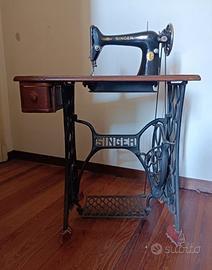 Macchina da cucire d'epoca Singer