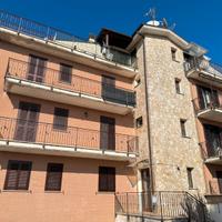 Labico: ampio appartamento con box auto