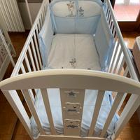 Lettino per neonato in legno con sbarre
