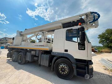 Piattaforma su camion ISOLI PTJ 400S