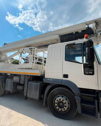 Piattaforma su camion ISOLI PTJ 400S