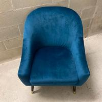 Poltrona in velluto blu