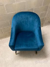 Poltrona in velluto blu