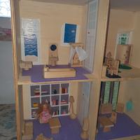 Casa delle bambole artigianale