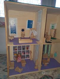 Casa delle bambole artigianale