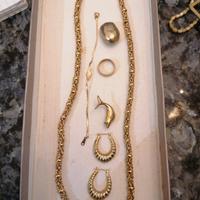 set. dorato. collana, anello,  ecc. lotto 711