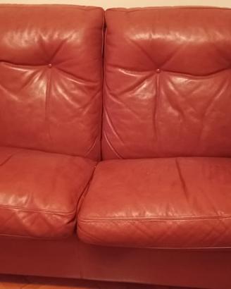 Divano e poltrona in pelle 350 euro