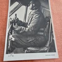 Cartolina LUCE Serie 1547 – Aviatore in cabina 