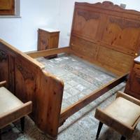 Camera da letto antica in cipresso 